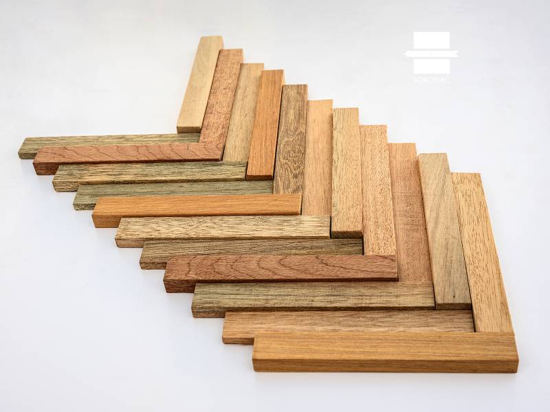 Murmure Espiga – Revêtement mural en bois Meranti huilé aspect chêne – Réf. SP140