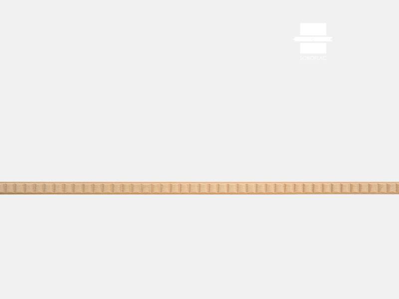 La moulure décorative MADELEINE 18 est une moulure en hêtre massif au profil simple et raffiné. 